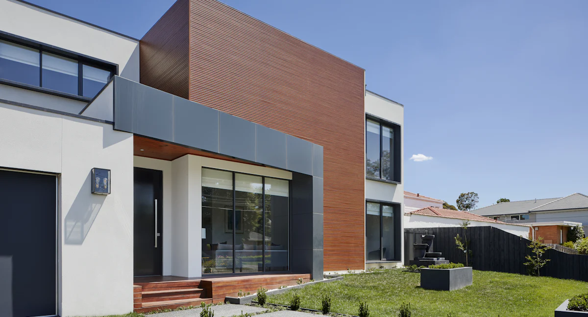 Casa com quintal no Caminho das Árvores